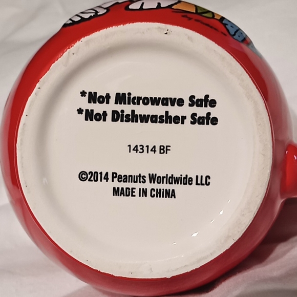 Snoopy Christmas Mug. Embossed. 2014. Red Hot. Excellent Condition. Collectible. - Picture 10 of 11